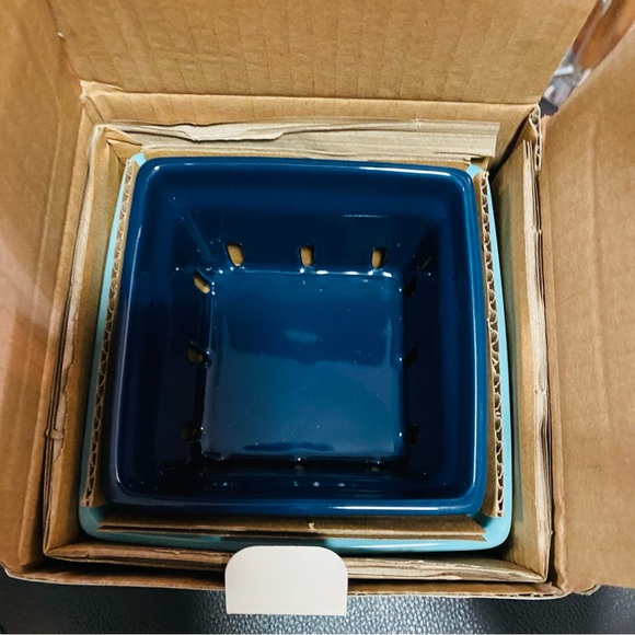 Katie Kime 2-Piece Berry Bowls colanders new Msrp $25 - Picture 4 of 4